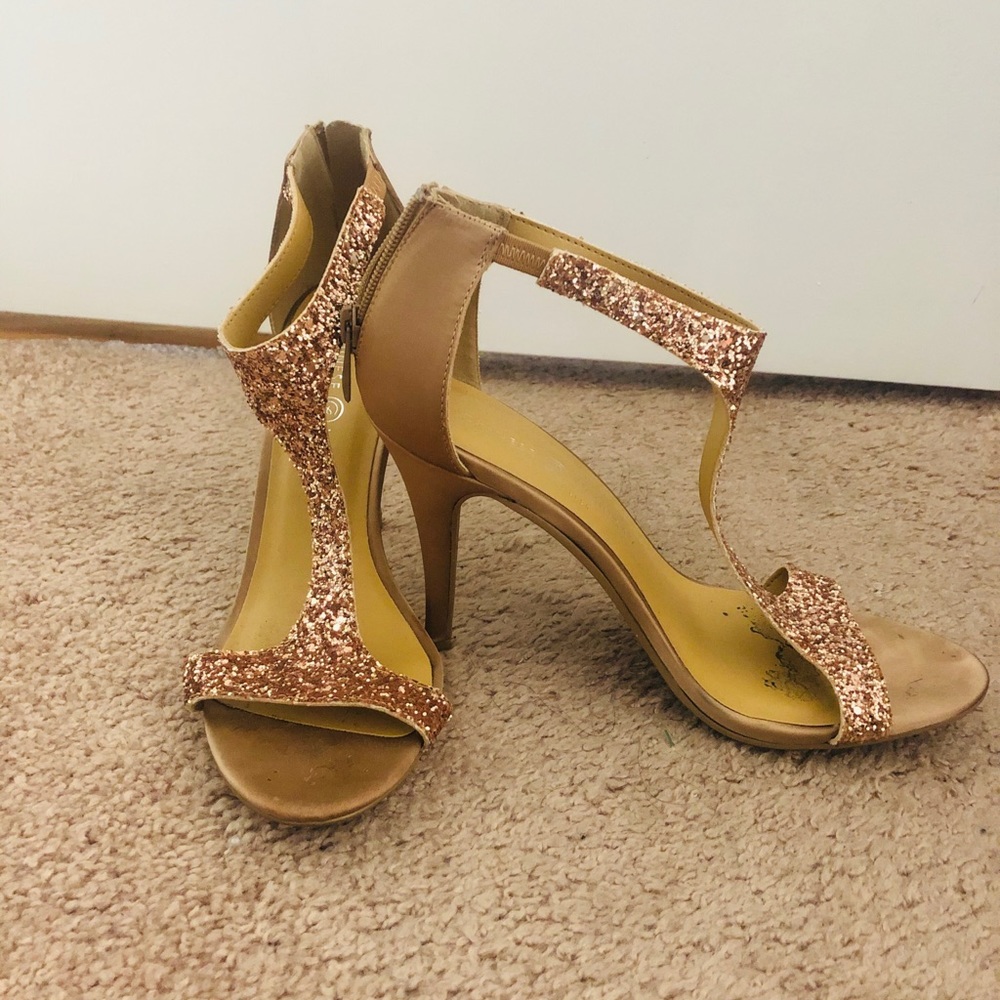 Heels - Picture 2 of 4